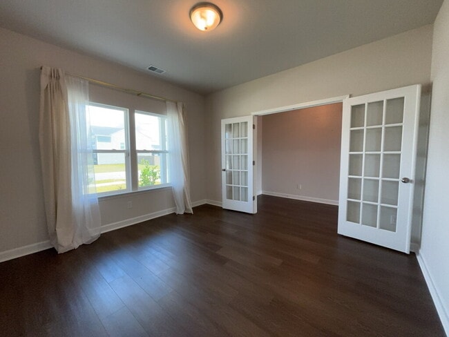 Building Photo - 445 Navona Dr