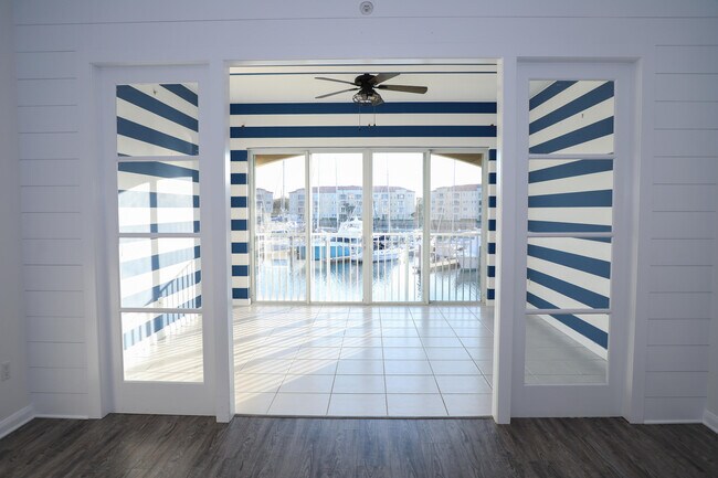 Building Photo - 10 Harbour Isle Dr E