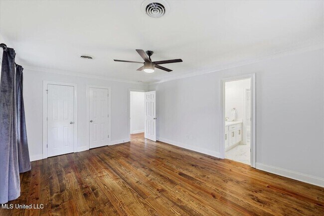 Building Photo - 144 Rollingwood Dr