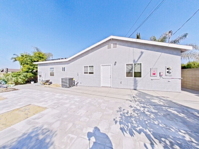 Building Photo - NEW CONSTRUCTION: Modern ADU with Private Entrance!