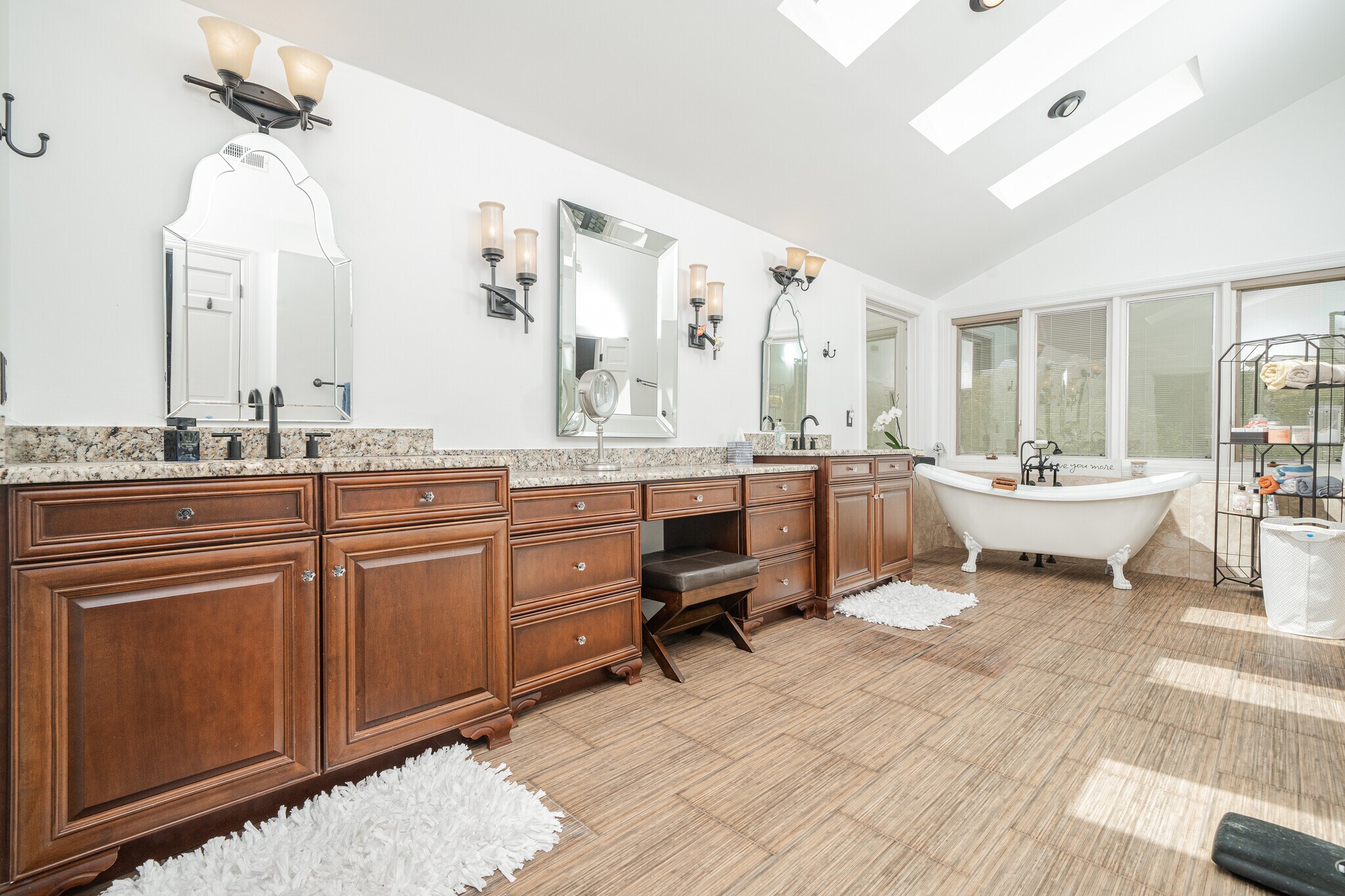 Master bath - 7304 Haymarket Ln