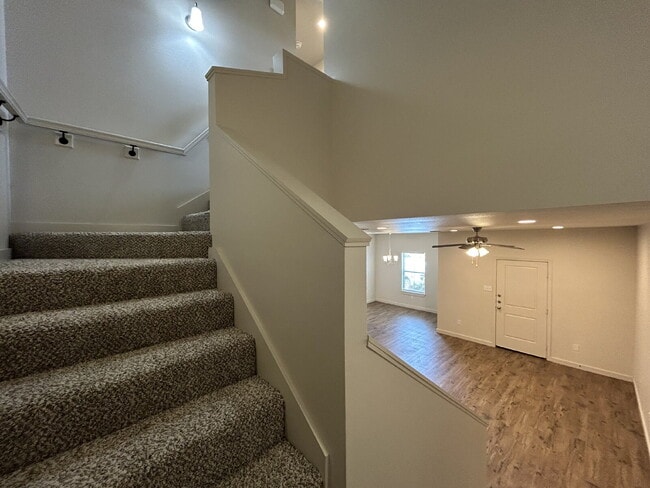 Building Photo - Beautiful 2-Story Townhome!
