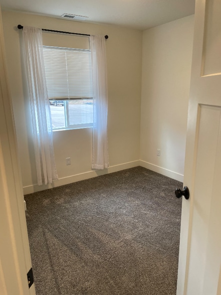 Building Photo - 920 S 25 E