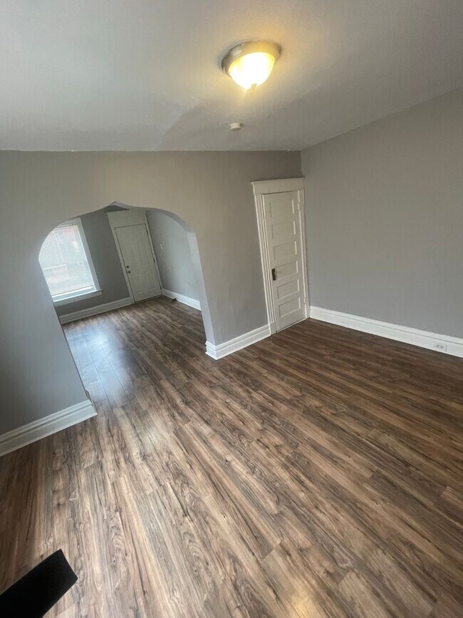 Building Photo - Coming Soon! One Bedroom Apartment with Wa...