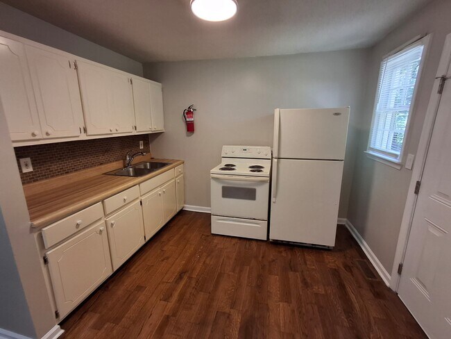 Building Photo - 825 Crestline Cir NW