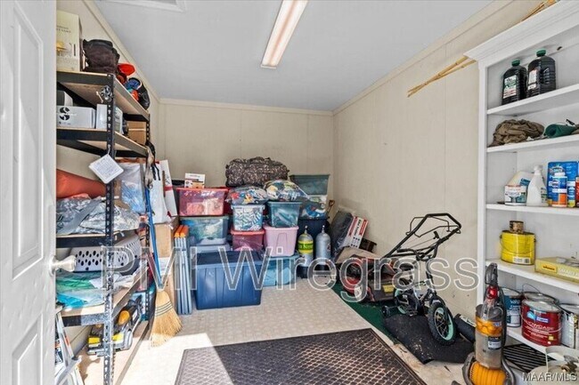 Building Photo - 209 E Mcgowan St