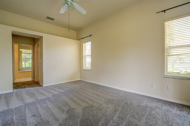 Building Photo - 5 Strawood Point