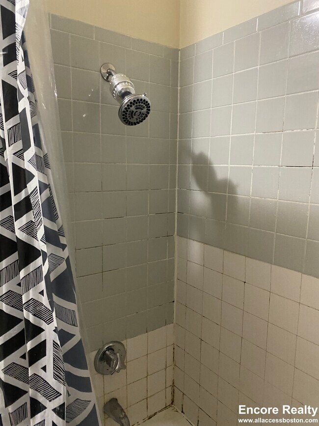 Building Photo - 364 Riverway