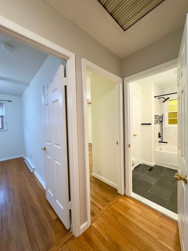 Building Photo - Charming Split-Level Interior 3 Bedroom/2 Bathroom Detached Home in Lutherville Timonium, MD!