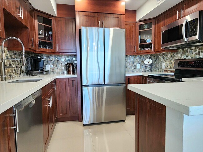 Building Photo - 3505 S Ocean Dr