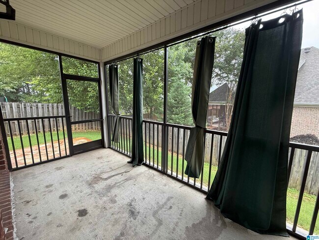 Building Photo - 1009 Castlemaine Way