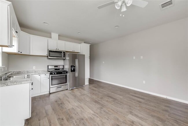 Building Photo - 412 Booth St