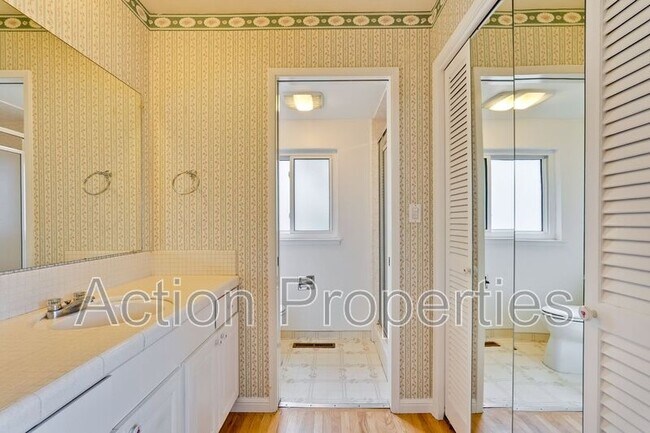 Building Photo - 2685 Yorkton Dr