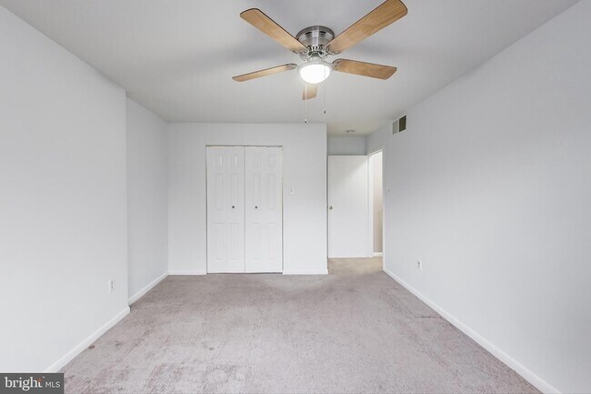 Building Photo - 7611 Maple Ave