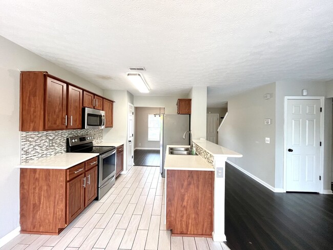 Building Photo - 4/2.5 Beautiful Nashville Craftsman in Nas...