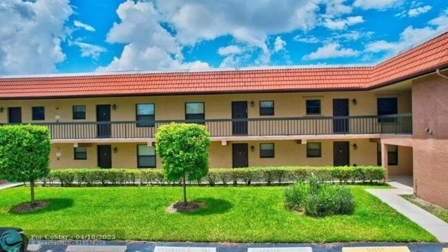 Building Photo - 21902 Lake Forest Cir