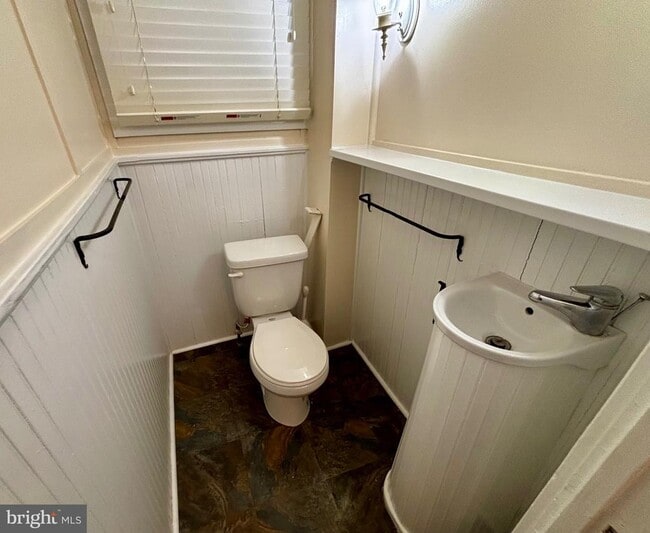 Building Photo - 8122 John Mosby Hwy