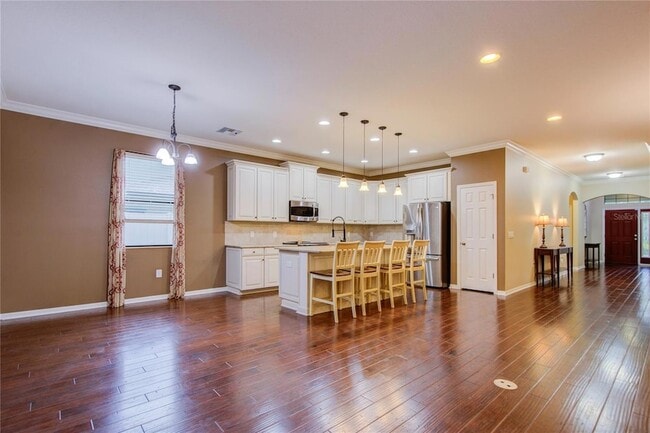 Building Photo - 1122 Oakcrest Dr