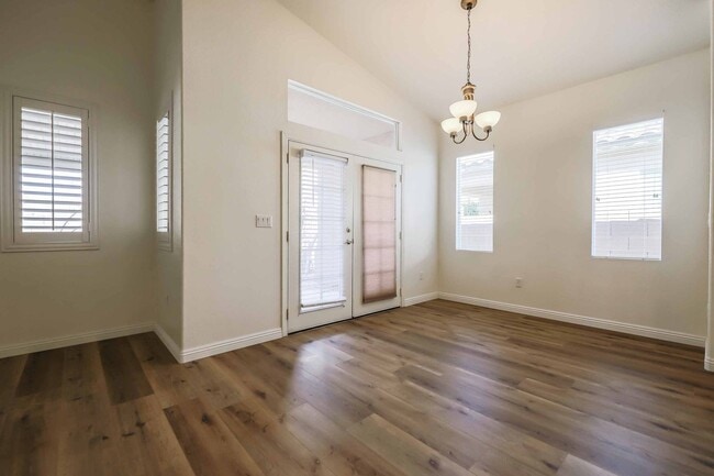 Building Photo - Shadowbrook Springs