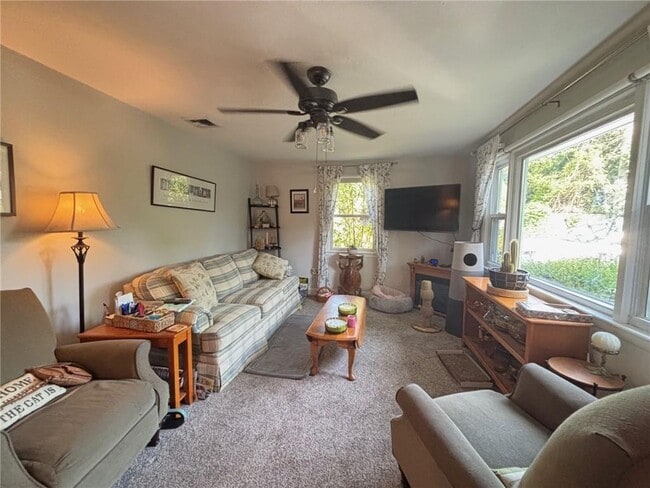 Building Photo - 6 Hickory Ave