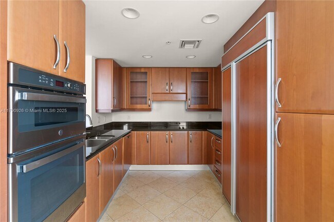 Building Photo - 19400 Turnberry Way