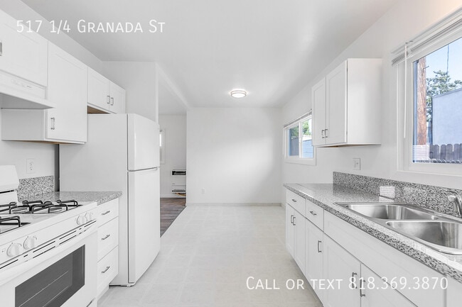 Building Photo - 517 1/4 Granada St-