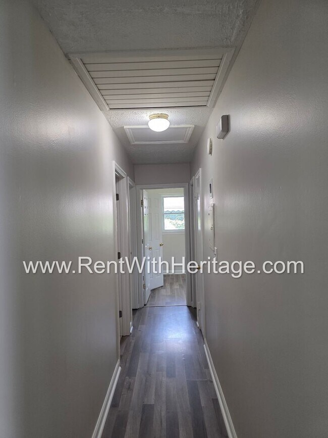 Building Photo - 5990 Peco Ln