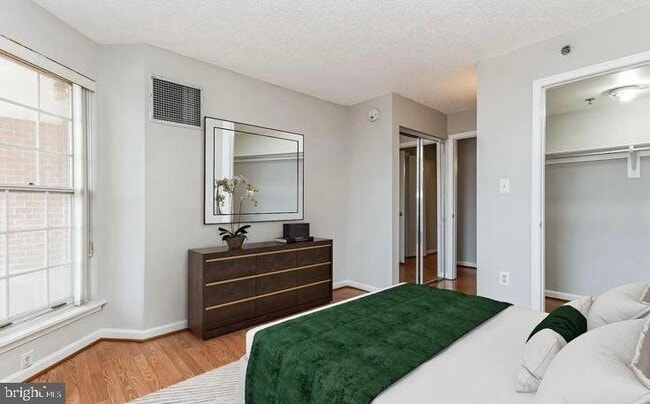 Building Photo - 1230 23rd St NW