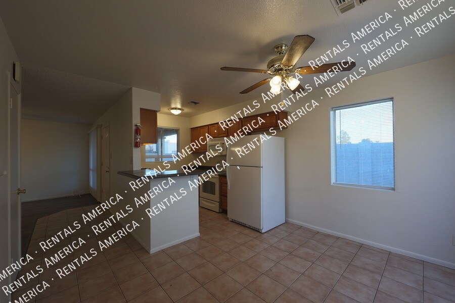 Building Photo - 9029 W Elm St