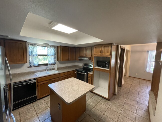 Building Photo - 1214 Timber Bay