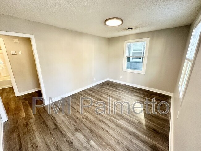 Building Photo - 522 Jasper St