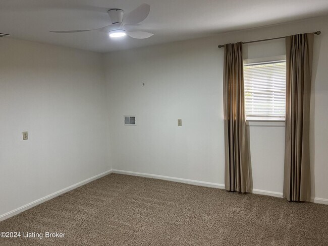 Building Photo - 3914 1/2 Elmwood Ave