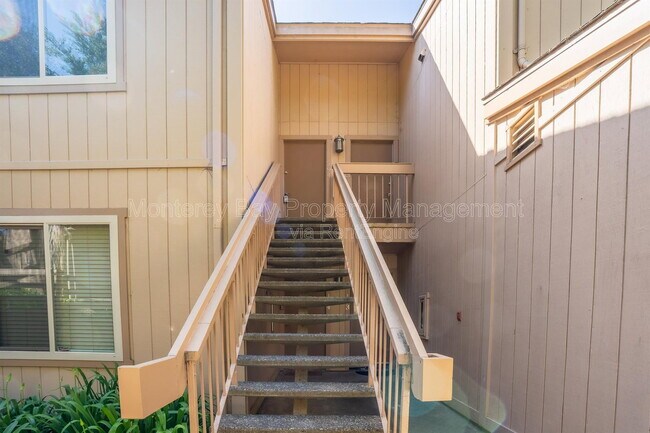 Building Photo - 300 Glenwood Cir