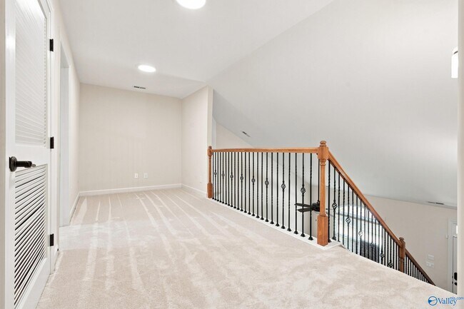 Building Photo - 1003 Scarlet Woods