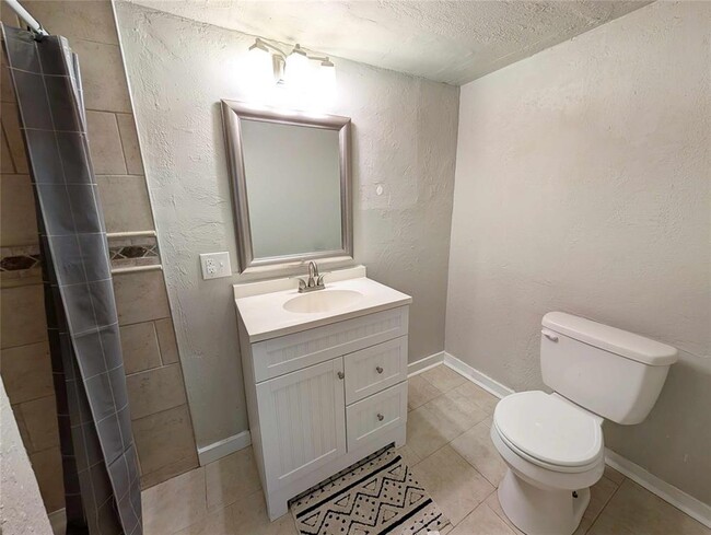 Building Photo - 217 E Douglas Dr