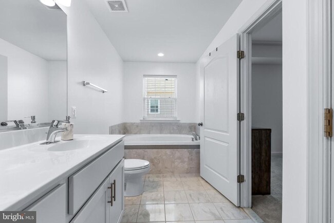 Building Photo - 10625 Meridian Hill Way
