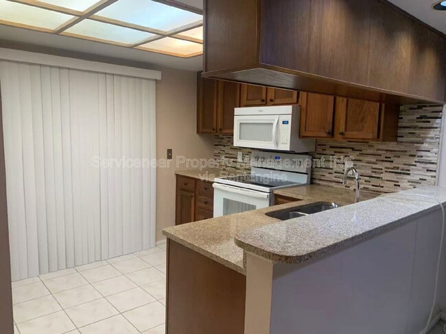 Building Photo - 217 Woodlake Wynde