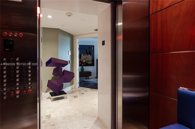 Building Photo - 2627 S Bayshore Dr