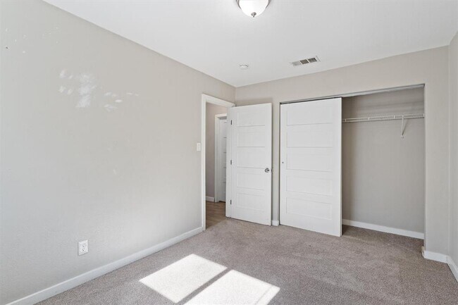 Building Photo - 4707 Little Hill Cir