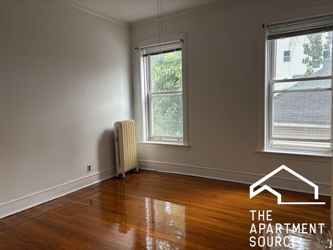 Building Photo - 1218 W North Shore Ave