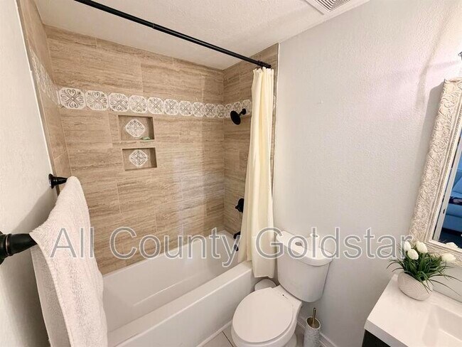 Building Photo - 5815 Spearman Cir