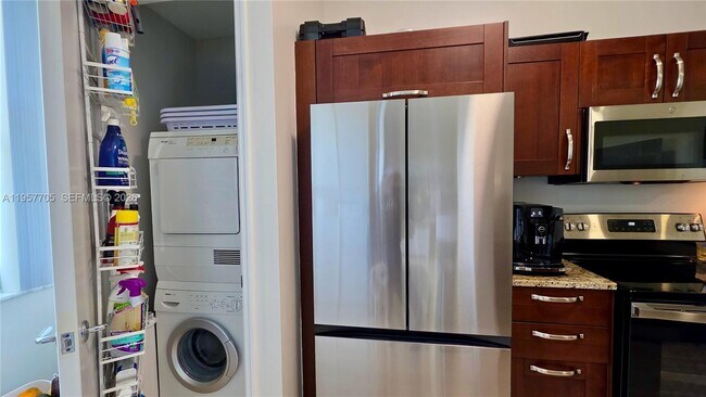 Building Photo - 20000 E Country Club Dr