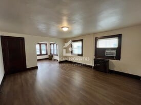 Building Photo - 330 E 12th St