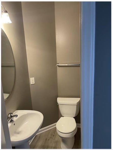 Building Photo - 2441 Bay Harbor Dr