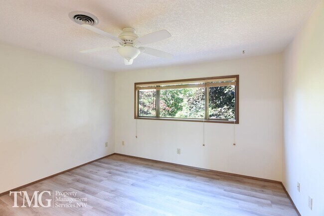 Building Photo - 4075 Jefferson Pkwy