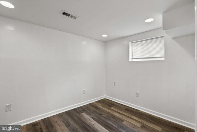 Building Photo - 141 Uhland Terrace NE