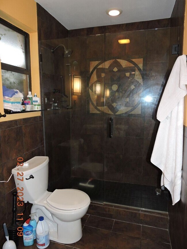 Building Photo - Great Southdowns Home on Parade Route