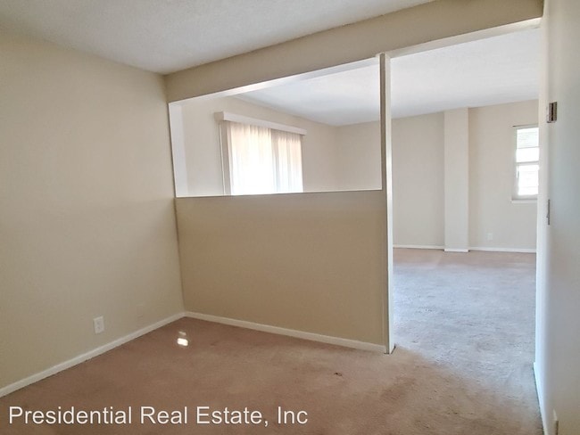 Building Photo - 110 Roundtable Dr