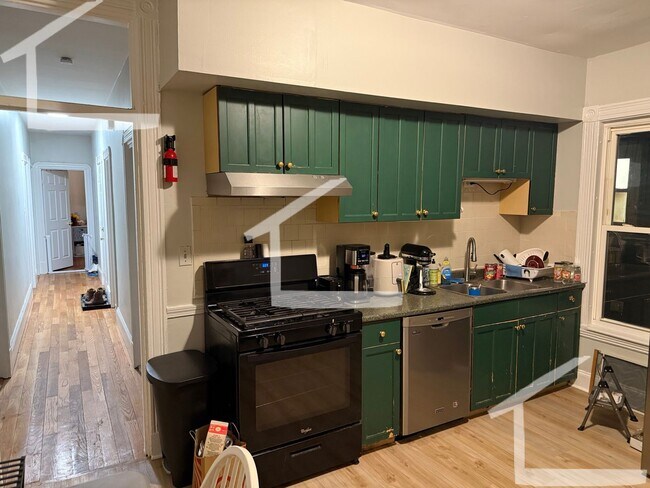 Building Photo - Allston 4.5Bed/2Bath Available 9/1! Heat and Hot Water Included!
