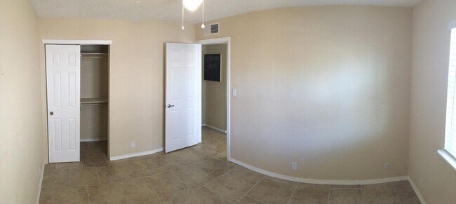 Building Photo - 1808 Buena Vista Dr SE
